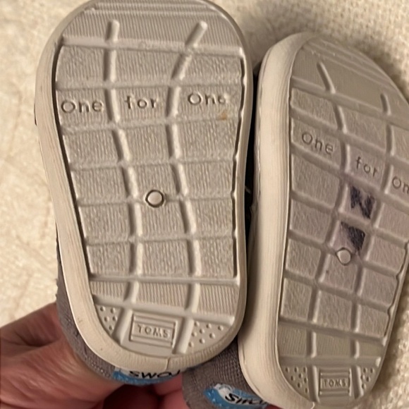 TOMS  Sneaker Hook & Loop Adjustable Gray Baby Shoes - Picture 5 of 5